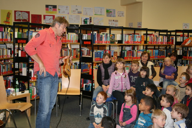 gal/2010/2010 Saitentwist Buecherei Borbeck 90 Jahre 18.11/2010 Saitentwist Buecherei Borbeck 90 Jahre 18.11. 008.jpg